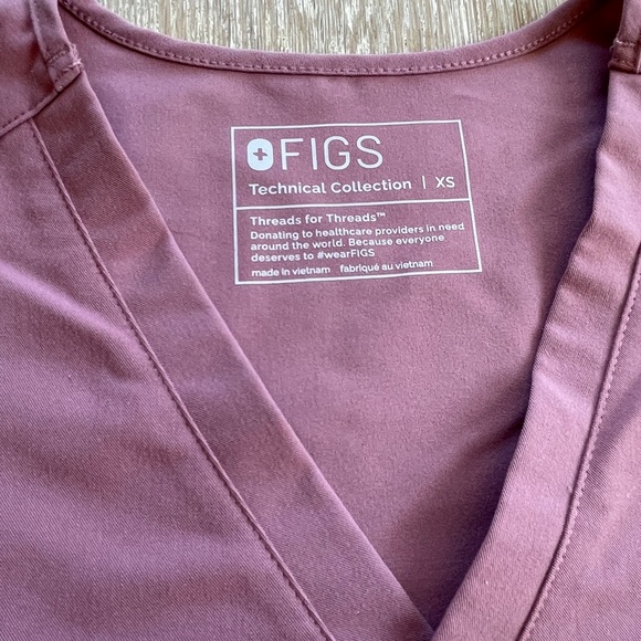 Mineral Mauve XS scrubs top and S bottom - Picture 5 of 7